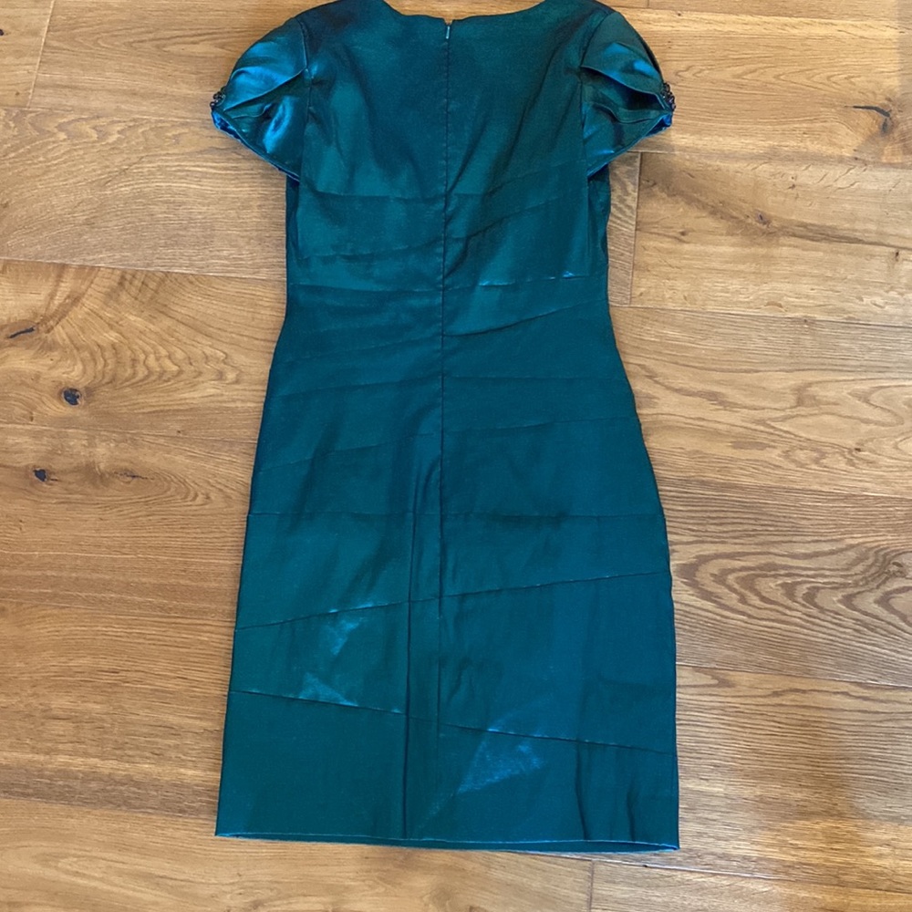 Badgley Mischa Collection emerald green dress with black appliqué sleeve - Picture 5 of 10